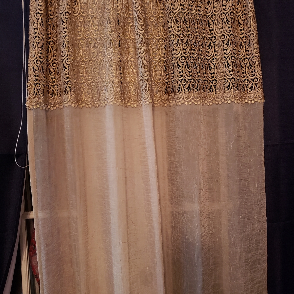 2 Sheer curtains panels